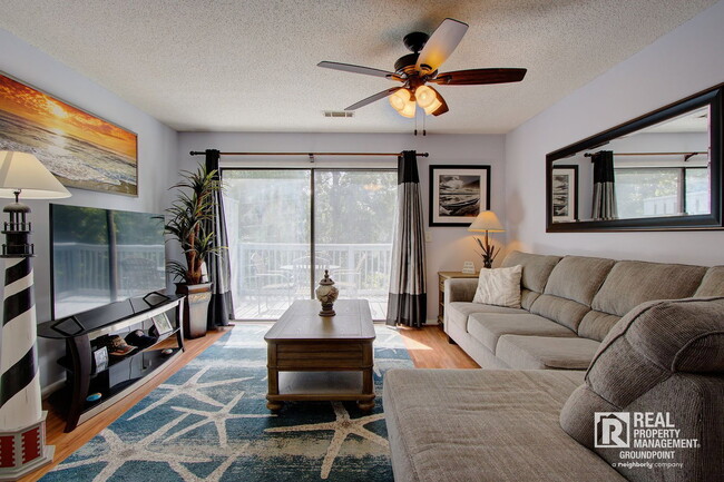 Building Photo - 8471 Yadkin Cir