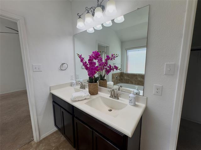 Foto del edificio - 2104 Long Forest Rd