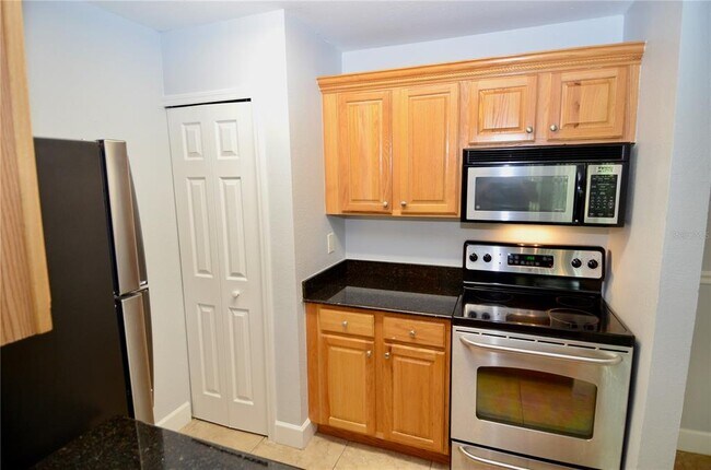 Foto del edificio - 4009 Crockers Lake Blvd