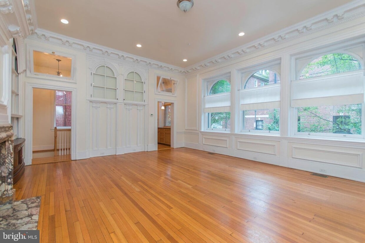 Primary Photo - 2100 Delancey Pl