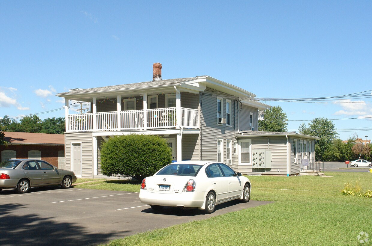 Primary Photo - 5 Hough St
