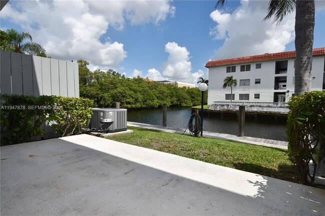 Foto del edificio - 1401 NE 53rd St