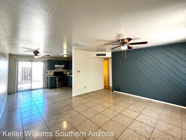 Building Photo - 2 br, 1 bath House - 2641 N Dodge Blvd