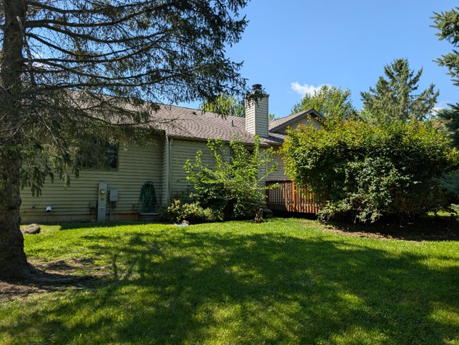 Building Photo - 1218 Point O'Woods Dr