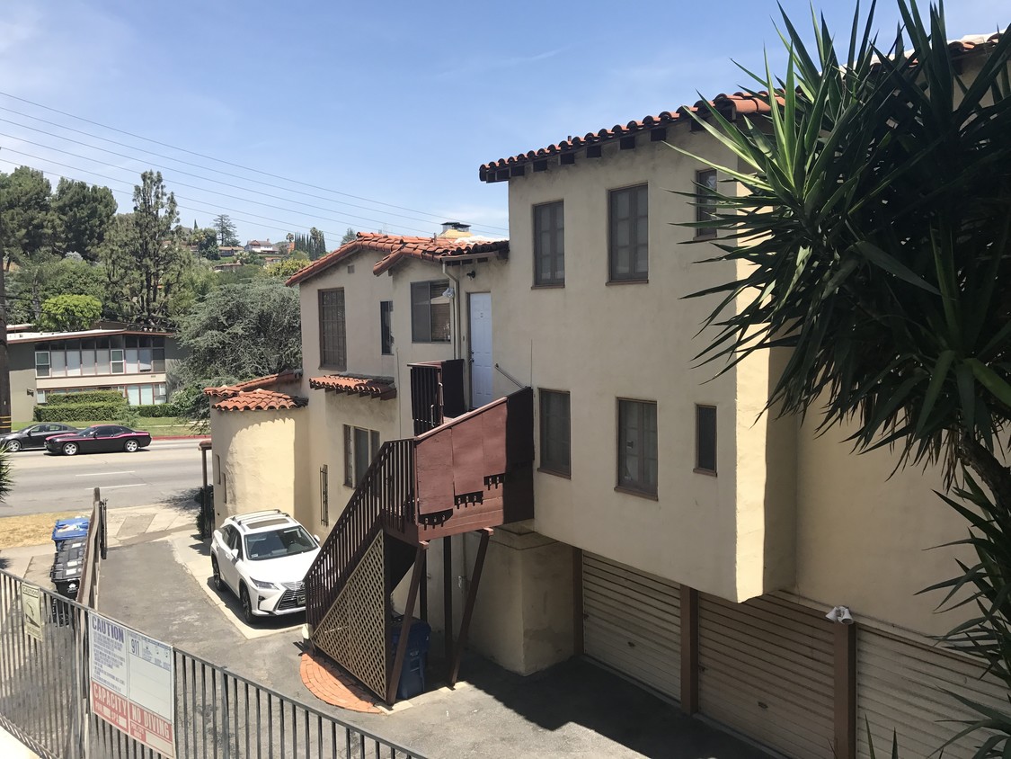 Primary Photo - 3818 Los Feliz Blvd