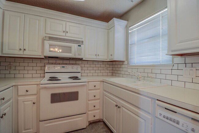Foto del edificio - 6716 4th St