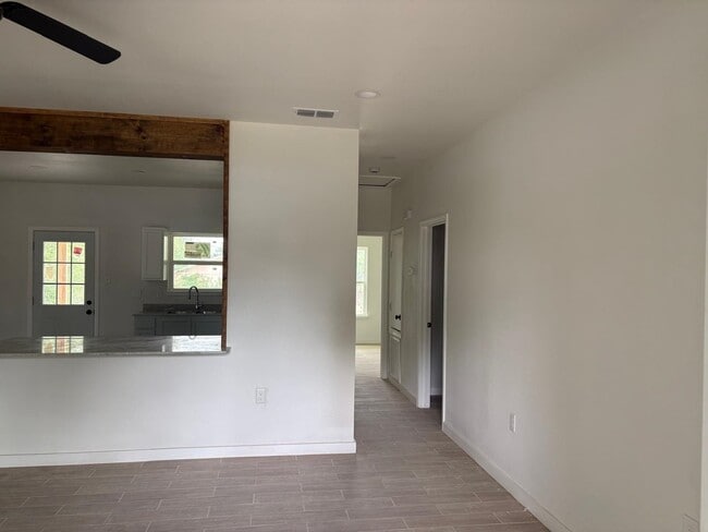 Building Photo - 1107 W Martin St