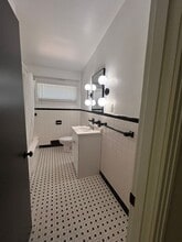 Building Photo - 271 Lakeside Dr