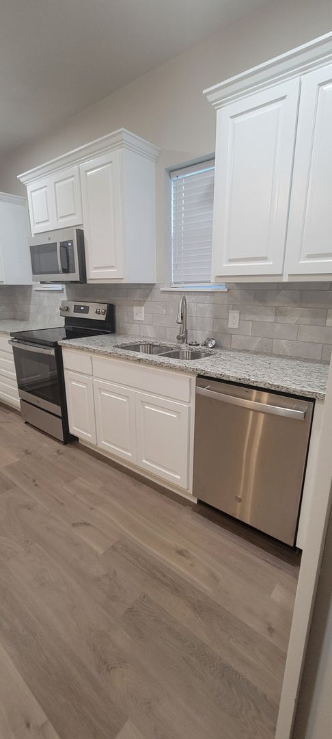 Foto del edificio - Gorgeous Garage Apartment!