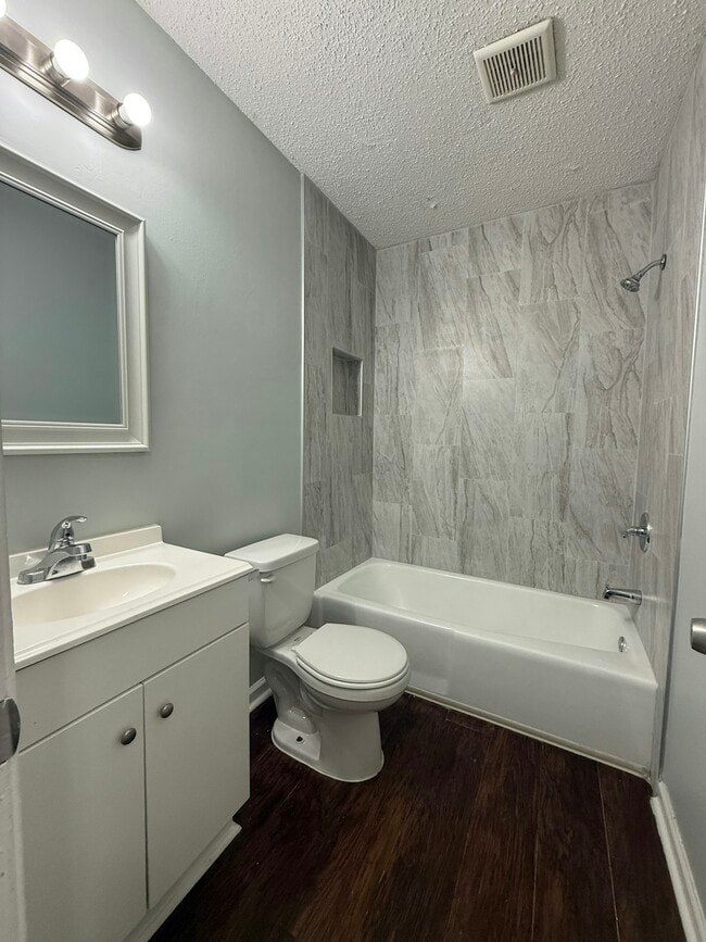 Foto del edificio - 4065 Haliburton St