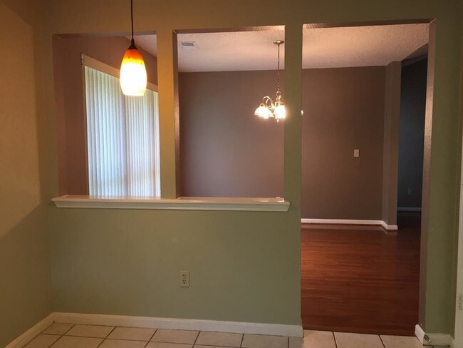 Building Photo - 18006 Golden Ridge Dr