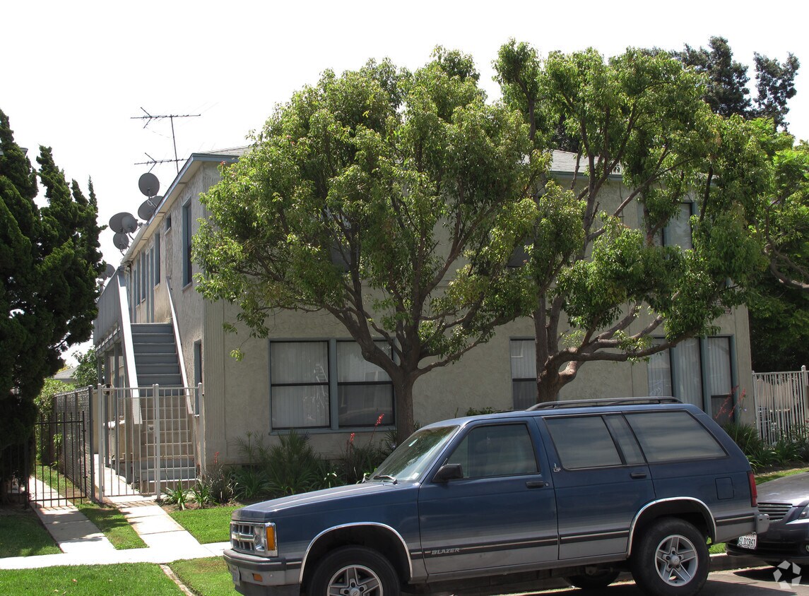 Foto del edificio - 4504-4506 Banner Dr