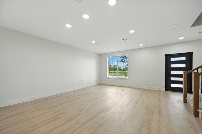 Building Photo - Brand-new modern townhome in Rowlett featu...