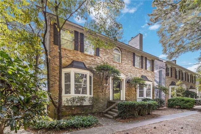 Foto del edificio - 2308 Defoors Ferry Rd NW