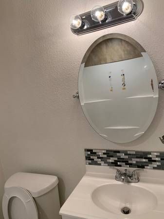 Foto del edificio - 11912 Fidel Ave