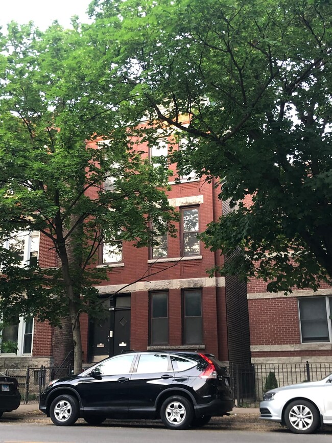 Building Photo - 1927 N Sheffield Ave