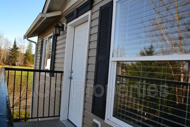 Building Photo - 3233 Racine St