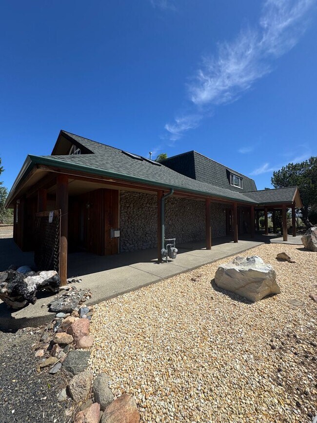 Foto del edificio - Idyllic 3bd, 2ba Retreat with Loft on 2+ A...