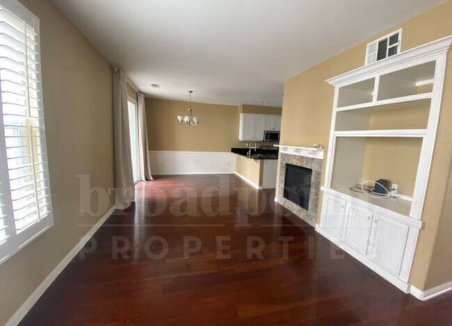 Foto del edificio - 815 Harbor Cliff Way