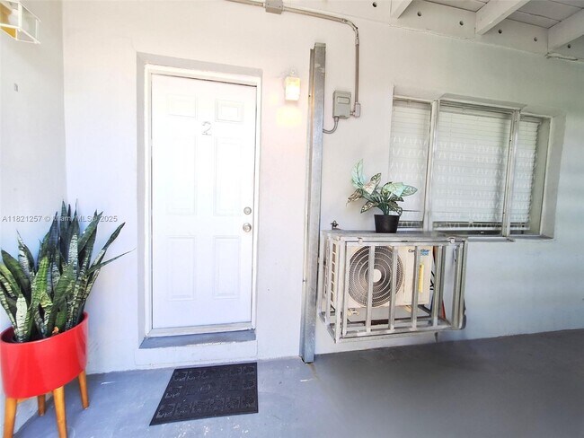 Foto del edificio - 1542 NE 109th St