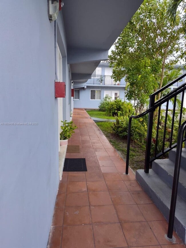 Building Photo - 655 Eldron Dr