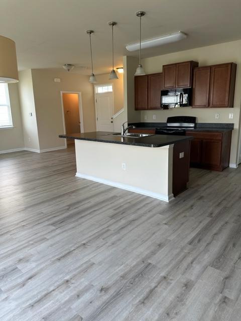 Foto del edificio - 812 Hayes Point Cir