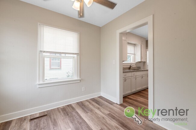 Foto del edificio - 3 Bed 1 Bath In Quiet Neighborhood