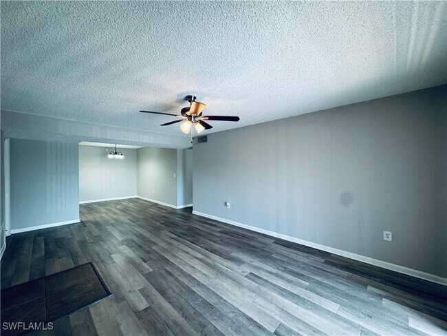 Foto del edificio - 12622 Kenwood Ln