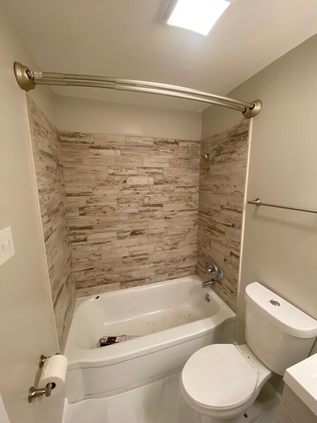 Building Photo - 6120-24 Vermont Ave