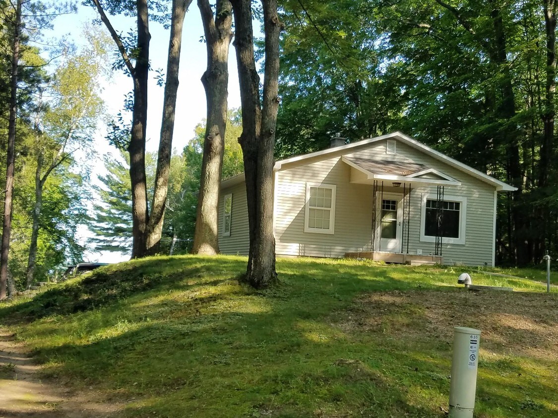 635 N South Long Lake Rd, Traverse City, MI 49685 House for Rent in