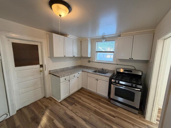 Foto del edificio - 3449 N Oketo Ave