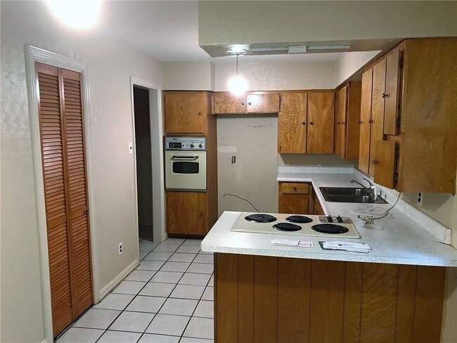 Building Photo - 7521 Lola Dr