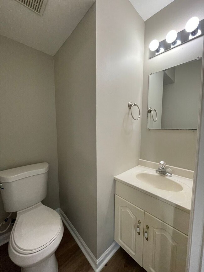 Foto del edificio - 832 W High St