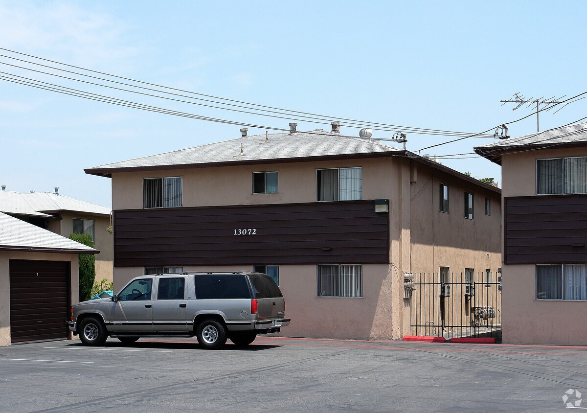 Building Photo - 13072 Blackbird St