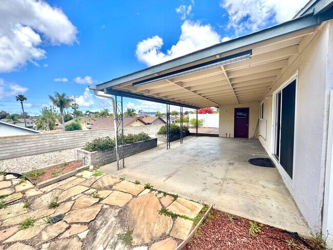 Foto del edificio - Beautiful 3bd/2ba HOUSE in Clairemont Mesa! 2-car Garage, AC, laundry, patio, VIEWS!