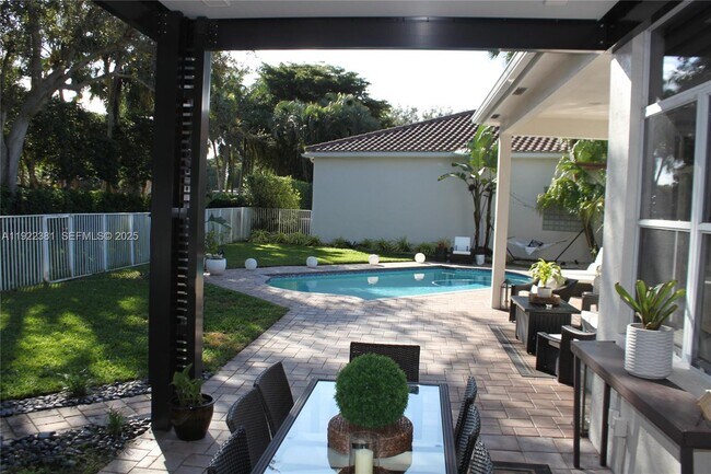 Foto del edificio - 2524 Bay Pointe Ct