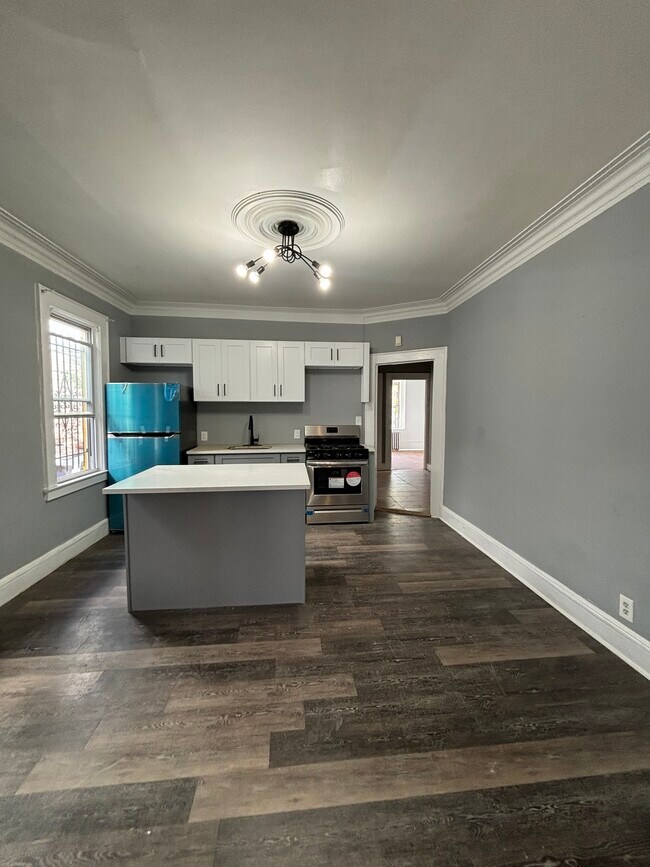 Building Photo - 286 Schley St
