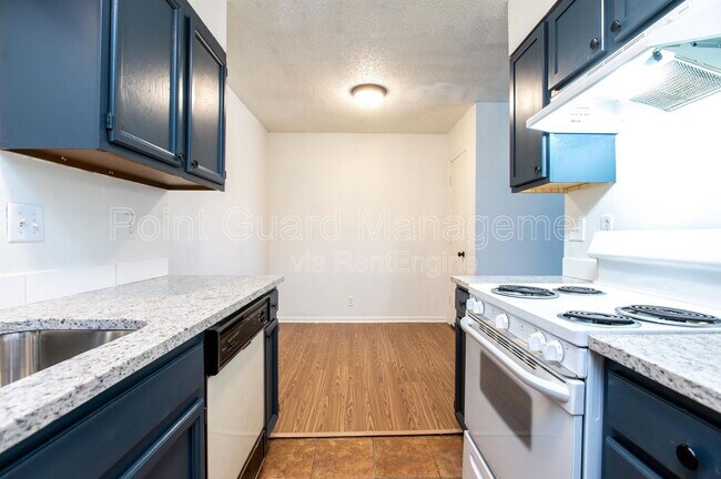 Foto del edificio - 1800 E 1st St N