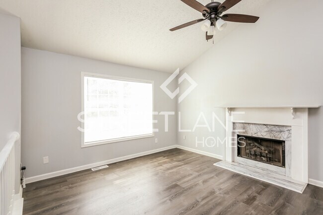 Building Photo - Charming 3 Bedroom, 2.5 bathrooms split le...