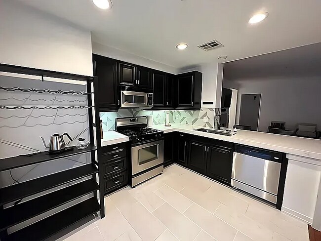 Building Photo - 3321 Watermarke Pl