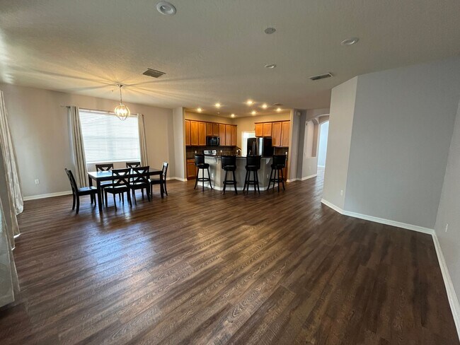 Foto del edificio - Lake Nona - Four bedroom, 3 full bath home...