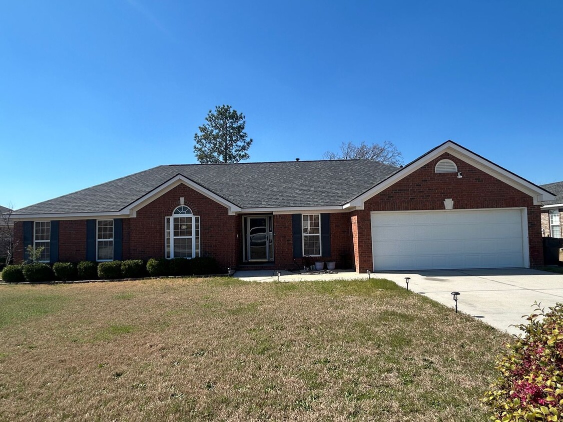 Primary Photo - Spacious 4 bedroom ranch style home