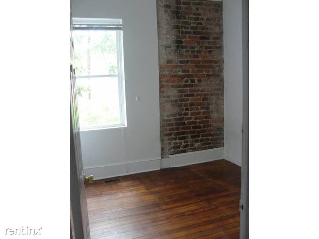 Building Photo - 3 br, 2 bath  - 404 W Grace St