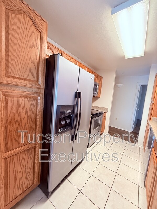 Foto del edificio - 2550 E River Rd