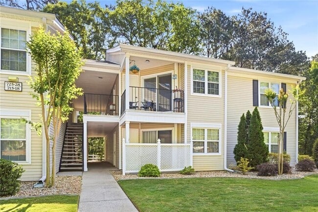 Building Photo - 728 Ridgefield Dr