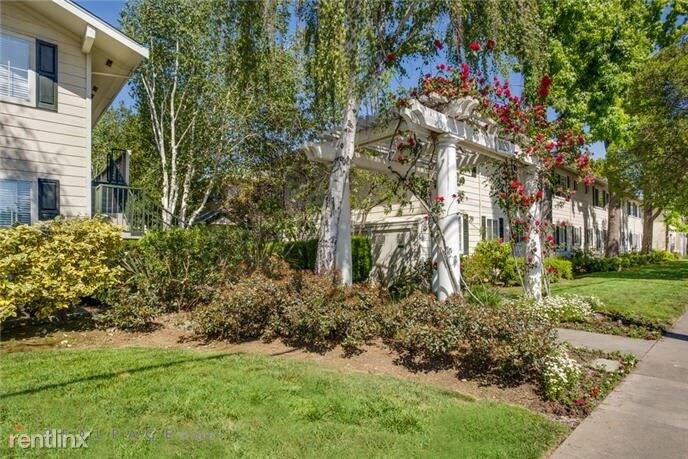 Primary Photo - 1035 Meridian Ave