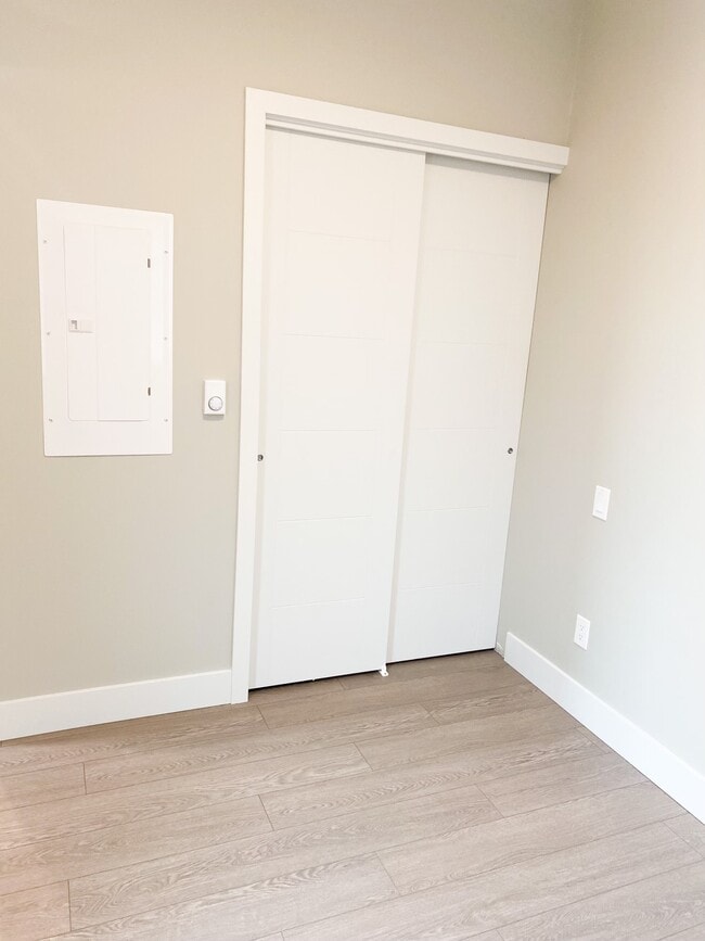 Building Photo - 45513-45513 Market Way