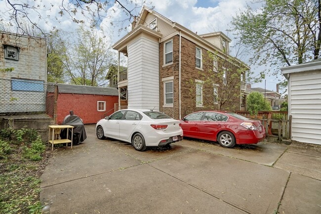 Building Photo - 350 Volkert St