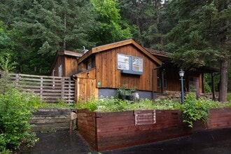 Building Photo - 41 Silver Spruce