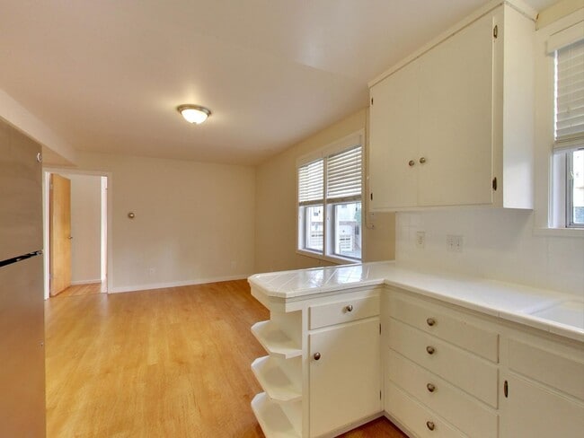 Building Photo - 394 Union St